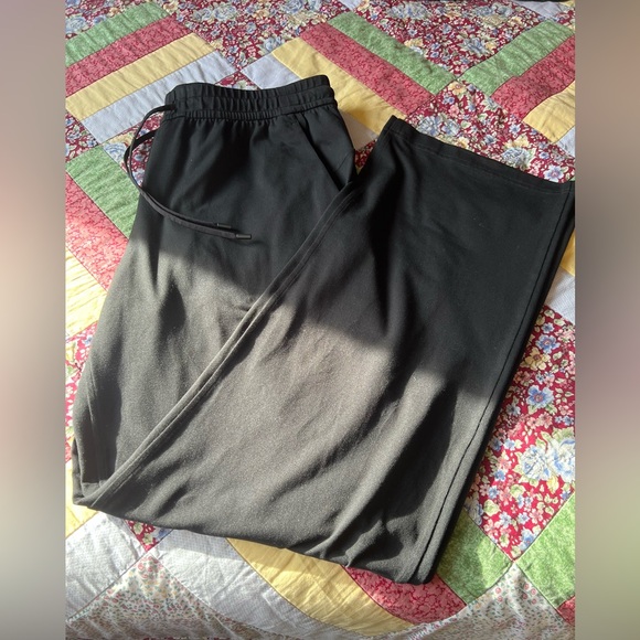 Lululemon Soft Jersey Straight-Leg Mid-Rise Pant *Regular - Black - Picture 3 of 6